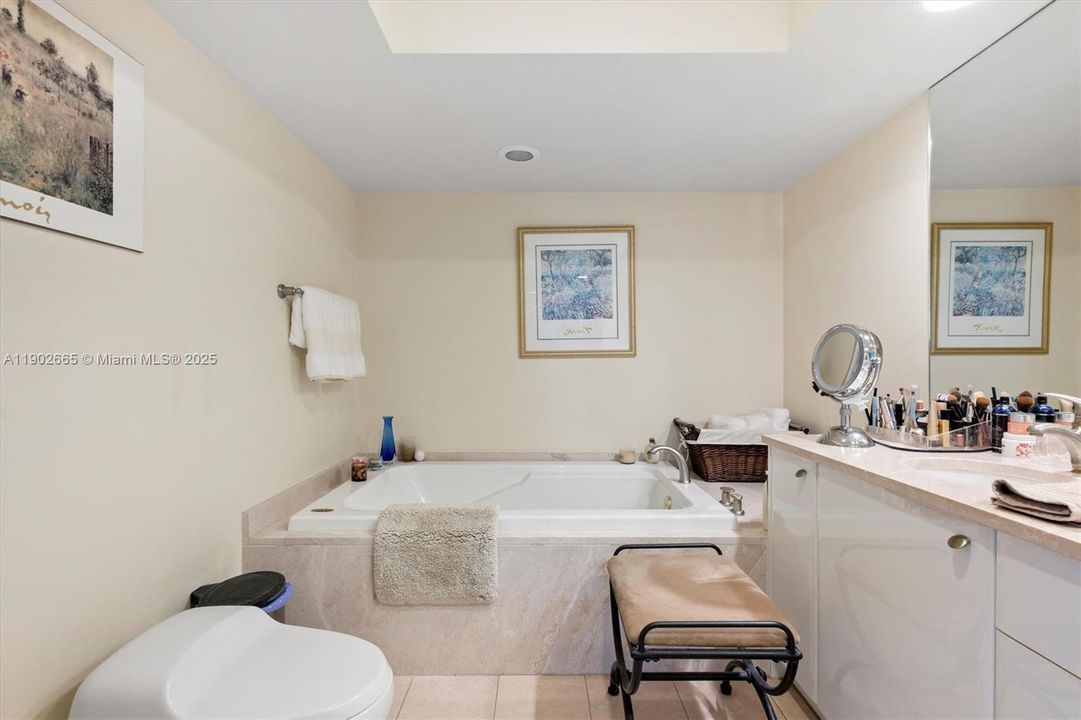 For Sale: $1,170,000 (2 beds, 2 baths, 1566 Square Feet)