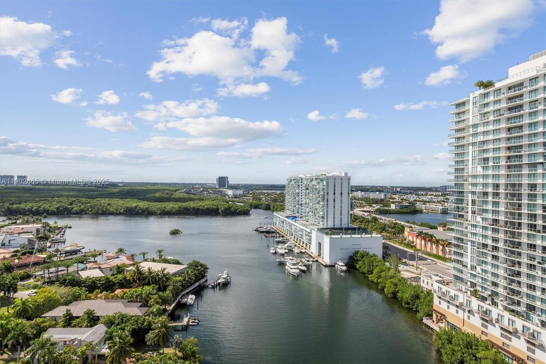 For Sale: $1,170,000 (2 beds, 2 baths, 1566 Square Feet)