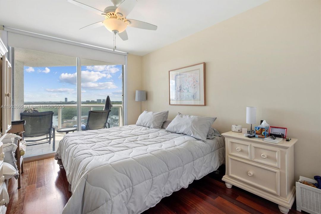 For Sale: $1,170,000 (2 beds, 2 baths, 1566 Square Feet)