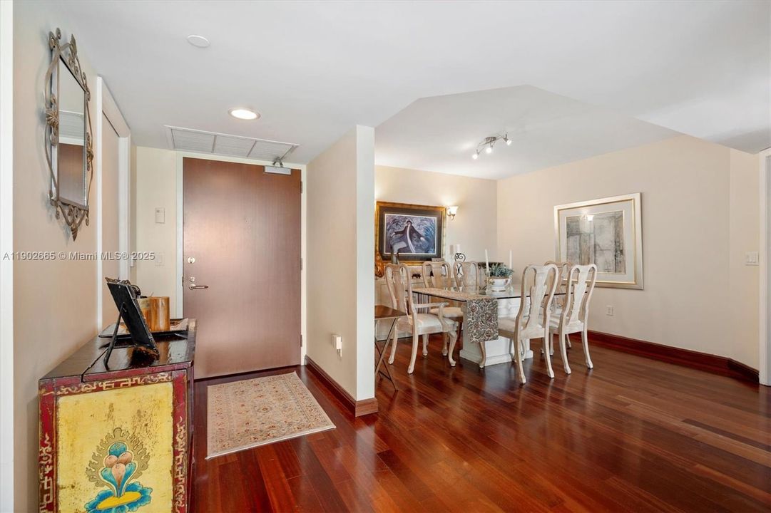 For Sale: $1,170,000 (2 beds, 2 baths, 1566 Square Feet)