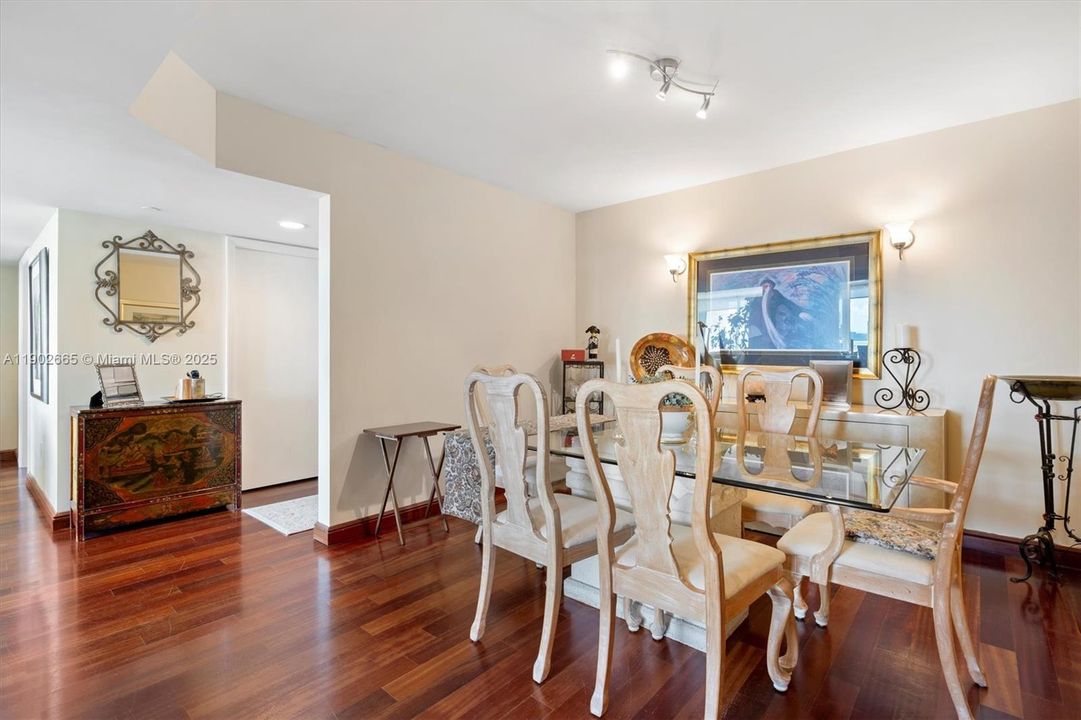 For Sale: $1,170,000 (2 beds, 2 baths, 1566 Square Feet)