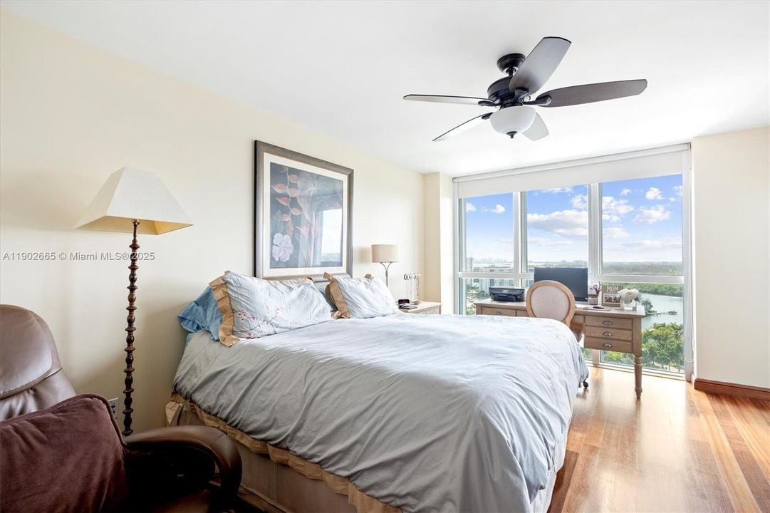 For Sale: $1,170,000 (2 beds, 2 baths, 1566 Square Feet)