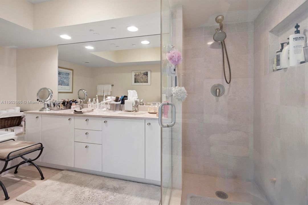 For Sale: $1,170,000 (2 beds, 2 baths, 1566 Square Feet)