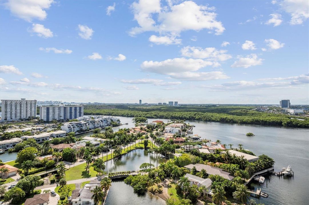 For Sale: $1,170,000 (2 beds, 2 baths, 1566 Square Feet)