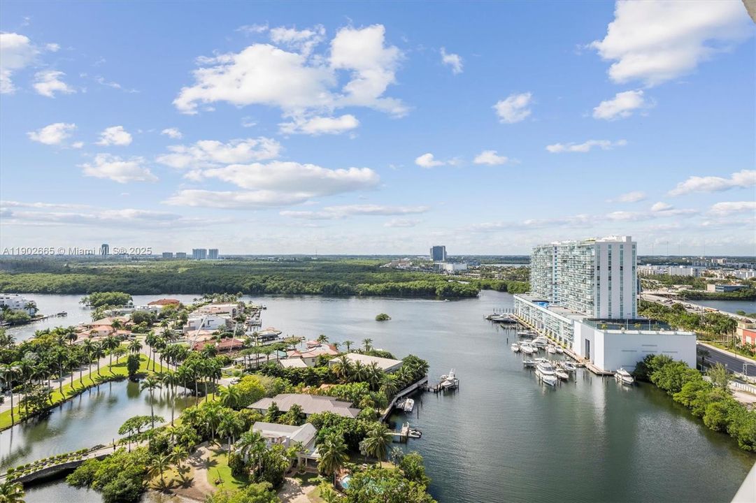 For Sale: $1,170,000 (2 beds, 2 baths, 1566 Square Feet)