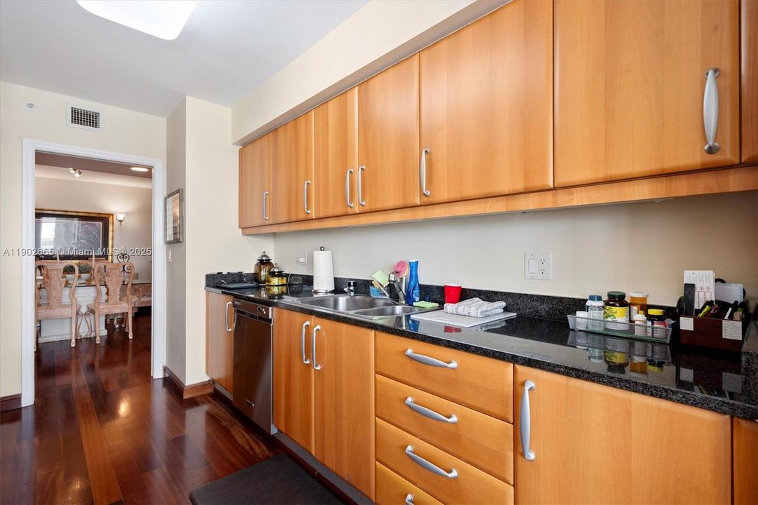 For Sale: $1,170,000 (2 beds, 2 baths, 1566 Square Feet)