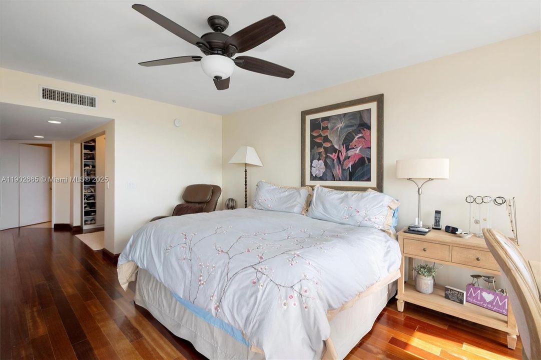 For Sale: $1,170,000 (2 beds, 2 baths, 1566 Square Feet)