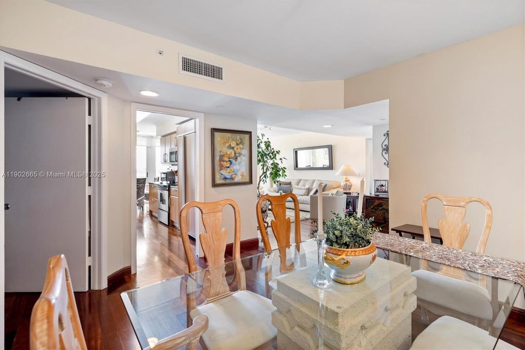 For Sale: $1,170,000 (2 beds, 2 baths, 1566 Square Feet)