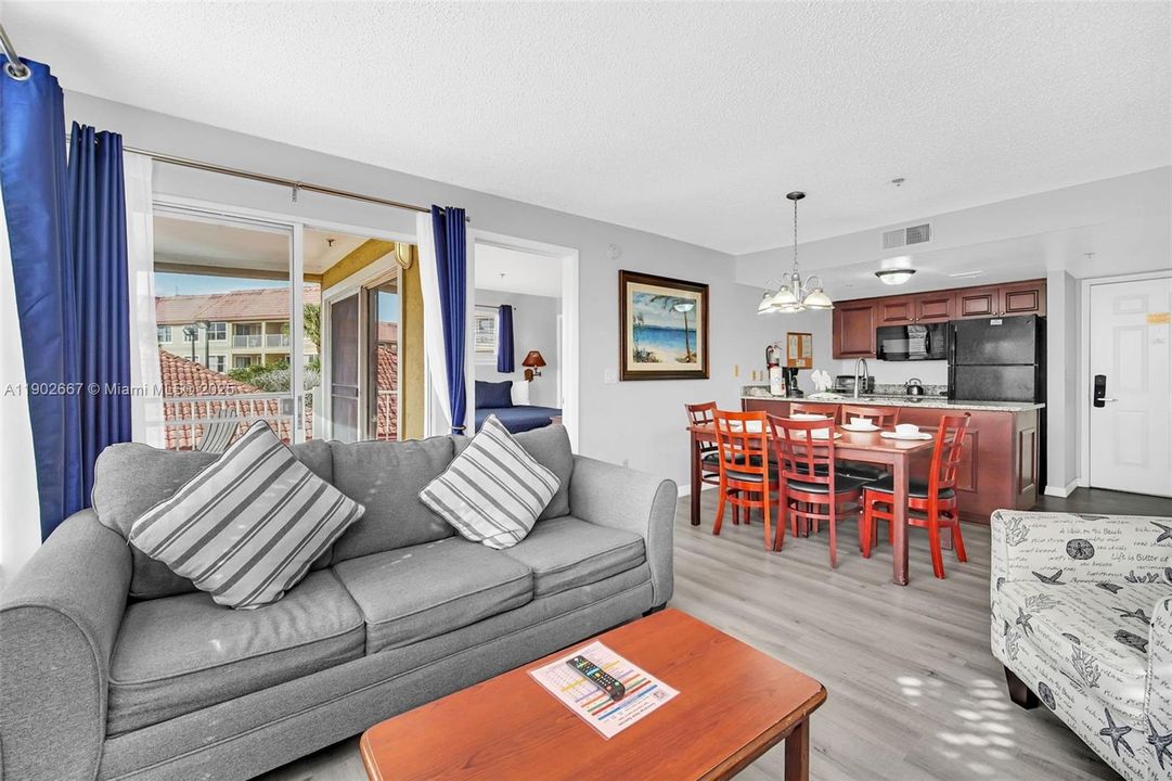 待售: $125,000 (2 贝兹, 2 浴室, 759 平方英尺)