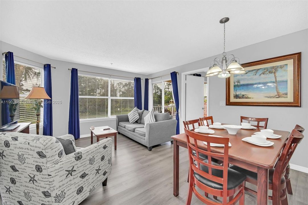 待售: $125,000 (2 贝兹, 2 浴室, 759 平方英尺)