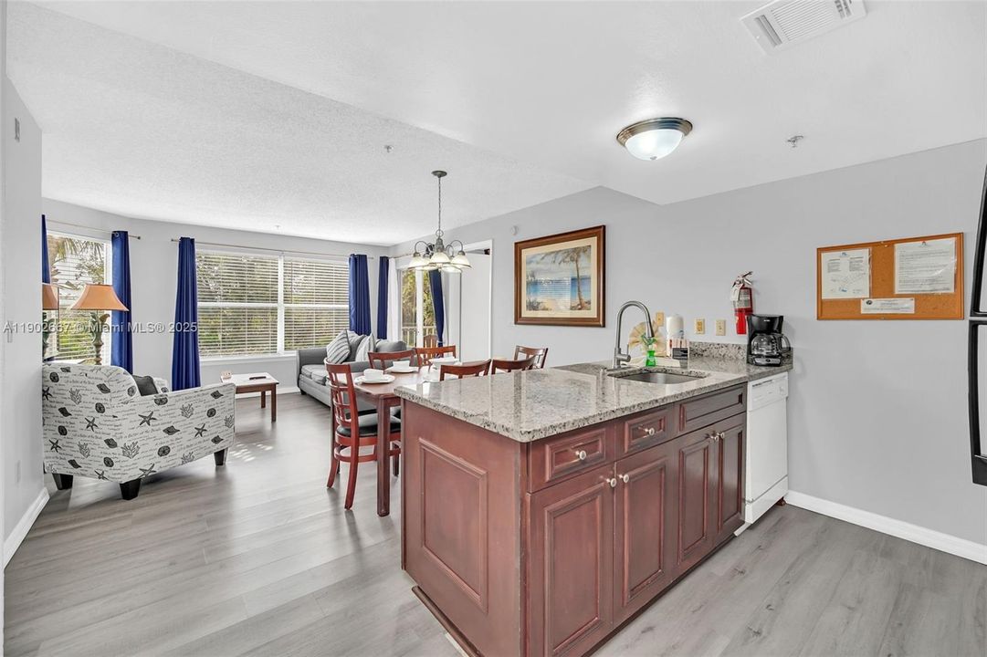 待售: $125,000 (2 贝兹, 2 浴室, 759 平方英尺)