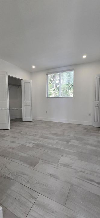 出租: $5,950 (5 贝兹, 4 浴室, 2470 平方英尺)