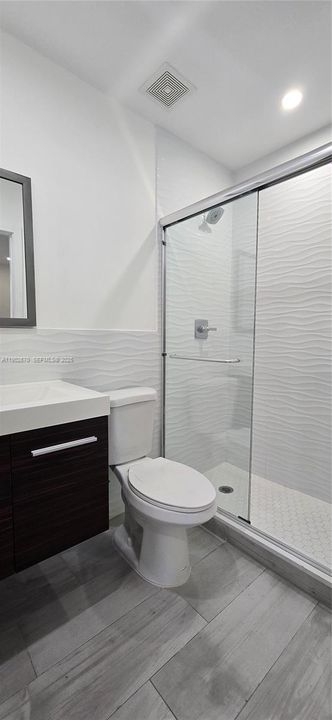 出租: $5,950 (5 贝兹, 4 浴室, 2470 平方英尺)