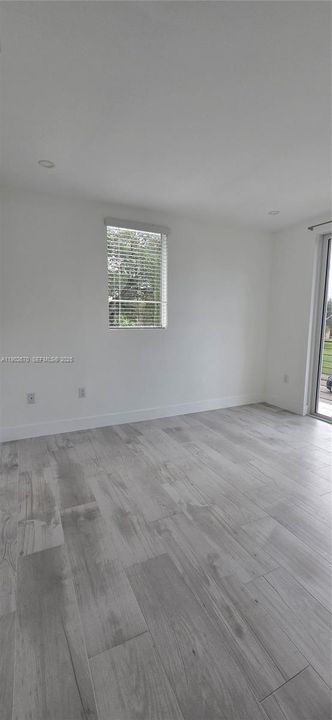 出租: $5,950 (5 贝兹, 4 浴室, 2470 平方英尺)