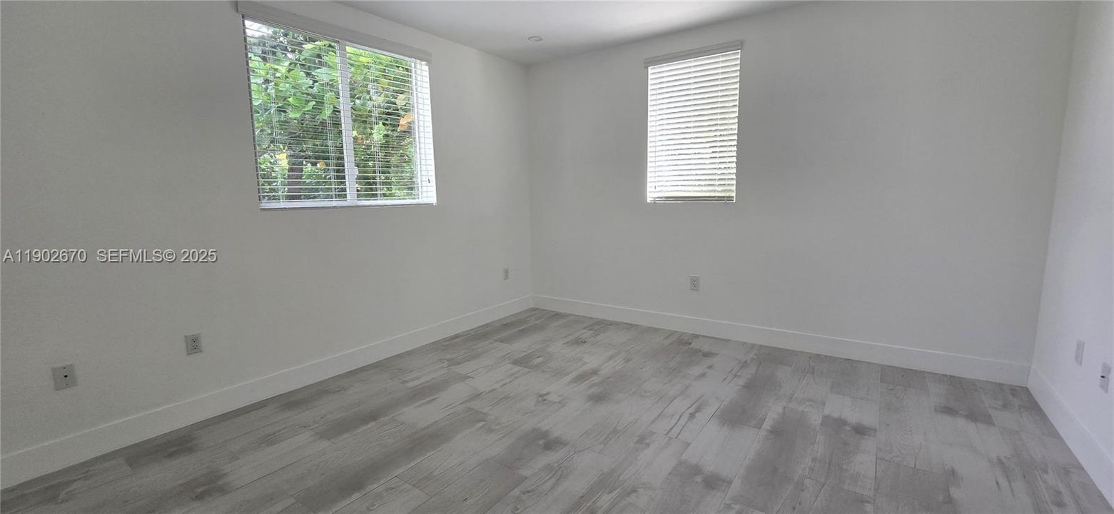 出租: $5,950 (5 贝兹, 4 浴室, 2470 平方英尺)