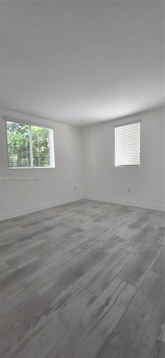 出租: $5,950 (5 贝兹, 4 浴室, 2470 平方英尺)