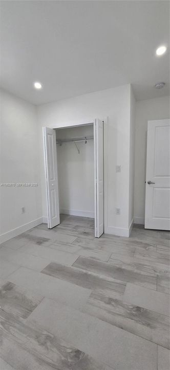 出租: $5,950 (5 贝兹, 4 浴室, 2470 平方英尺)