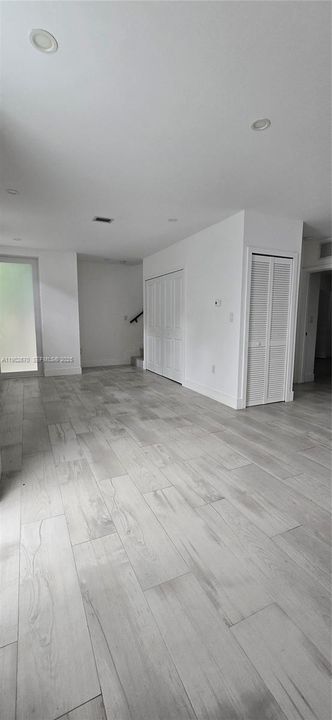 出租: $5,950 (5 贝兹, 4 浴室, 2470 平方英尺)