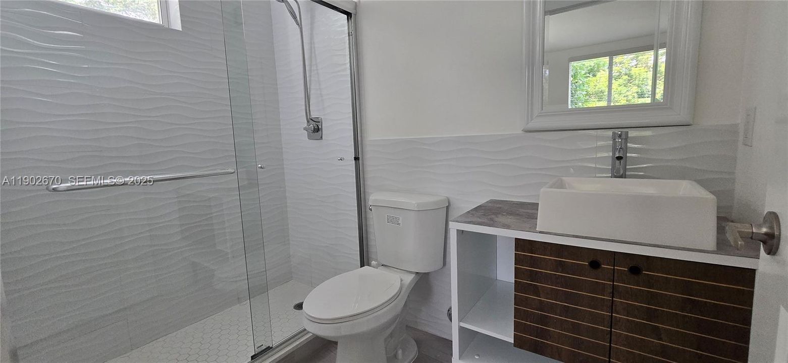 出租: $5,950 (5 贝兹, 4 浴室, 2470 平方英尺)