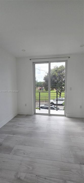 出租: $5,950 (5 贝兹, 4 浴室, 2470 平方英尺)