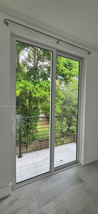 出租: $5,950 (5 贝兹, 4 浴室, 2470 平方英尺)