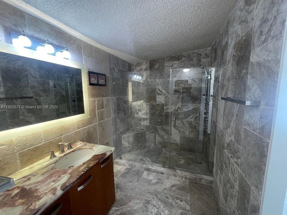 На продажу: $300,000 (4 спален, 3 ванн, 1430 Квадратных фут)