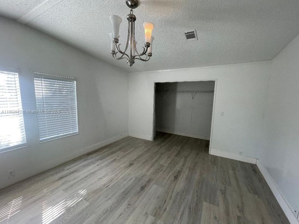 На продажу: $300,000 (4 спален, 3 ванн, 1430 Квадратных фут)