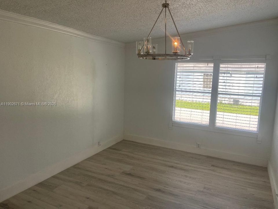 На продажу: $300,000 (4 спален, 3 ванн, 1430 Квадратных фут)