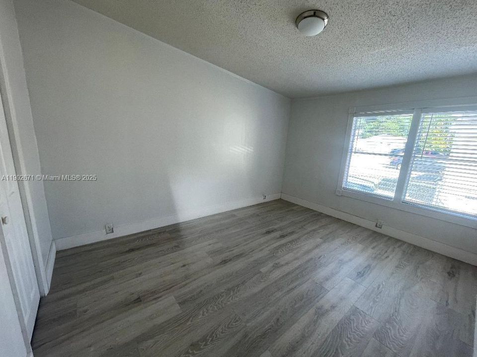 На продажу: $300,000 (4 спален, 3 ванн, 1430 Квадратных фут)