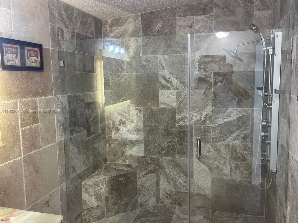 На продажу: $300,000 (4 спален, 3 ванн, 1430 Квадратных фут)