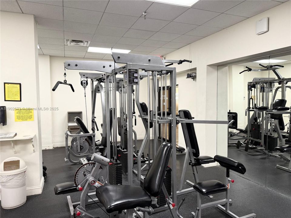 合同活跃: $3,000 (2 贝兹, 2 浴室, 1396 平方英尺)