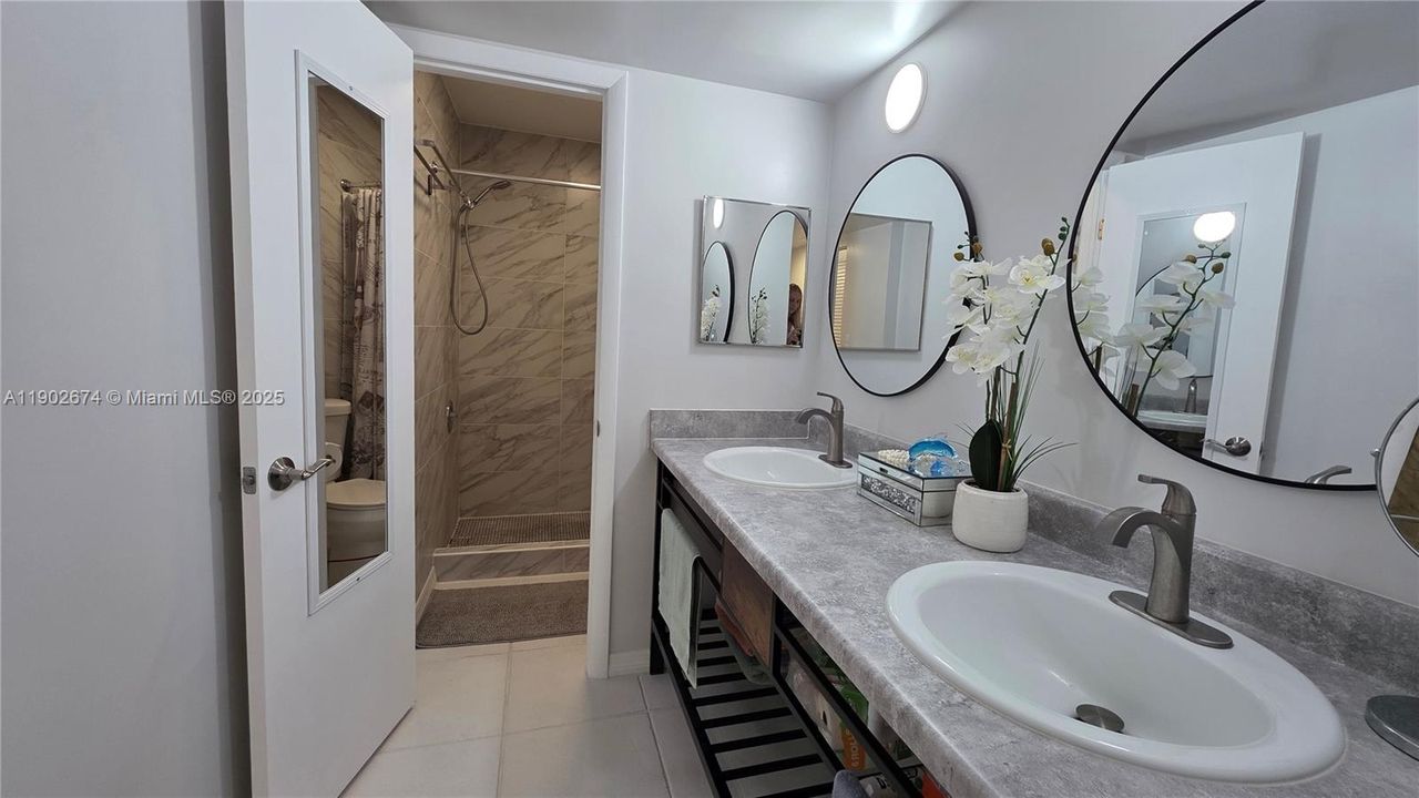 For Sale: $135,500 (1 beds, 1 baths, 1000 Square Feet)