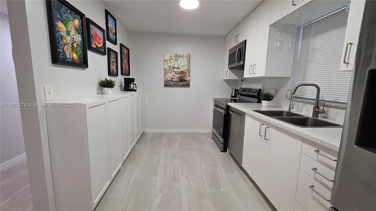 For Sale: $135,500 (1 beds, 1 baths, 1000 Square Feet)