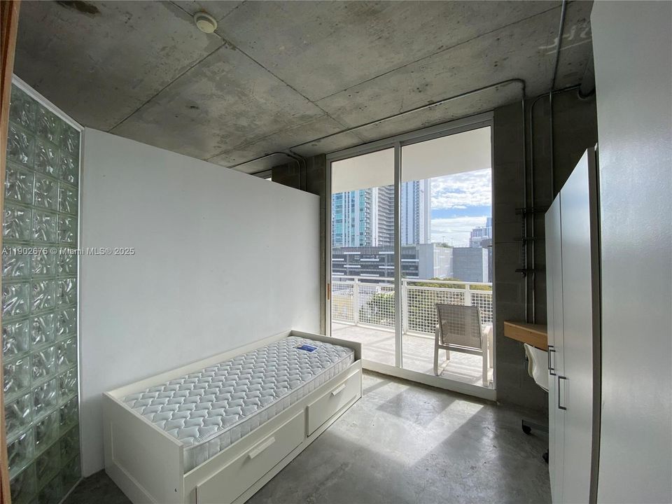 For Sale: $519,000 (2 beds, 2 baths, 963 Square Feet)