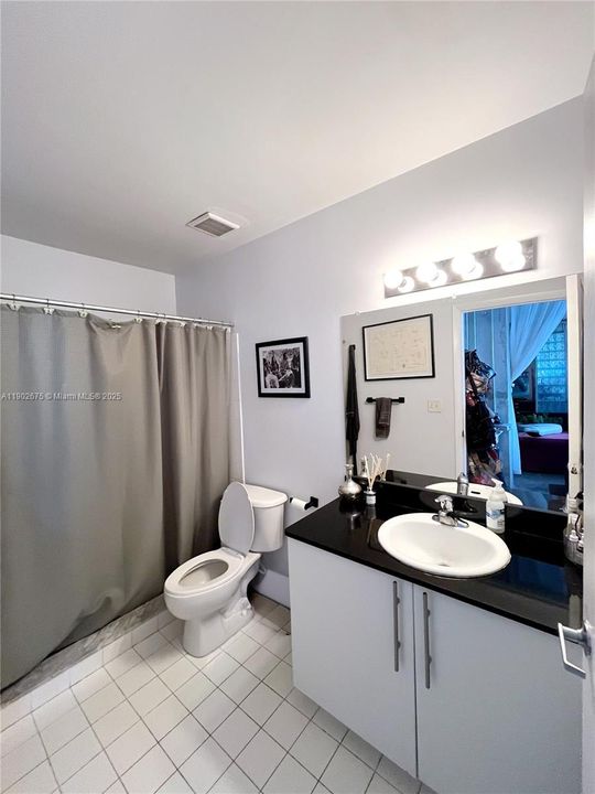 For Sale: $519,000 (2 beds, 2 baths, 963 Square Feet)