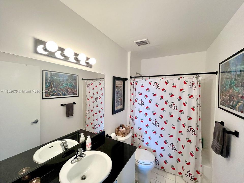 For Sale: $519,000 (2 beds, 2 baths, 963 Square Feet)