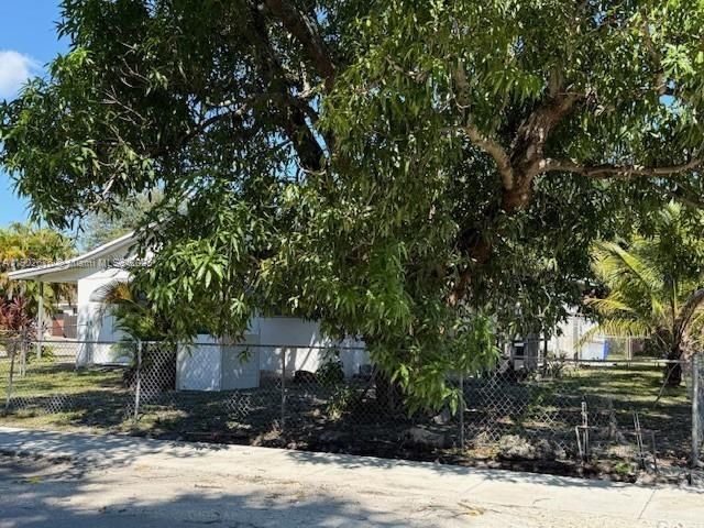 Recently Sold: $599,900 (0 beds, 0 baths, 2242 Square Feet)