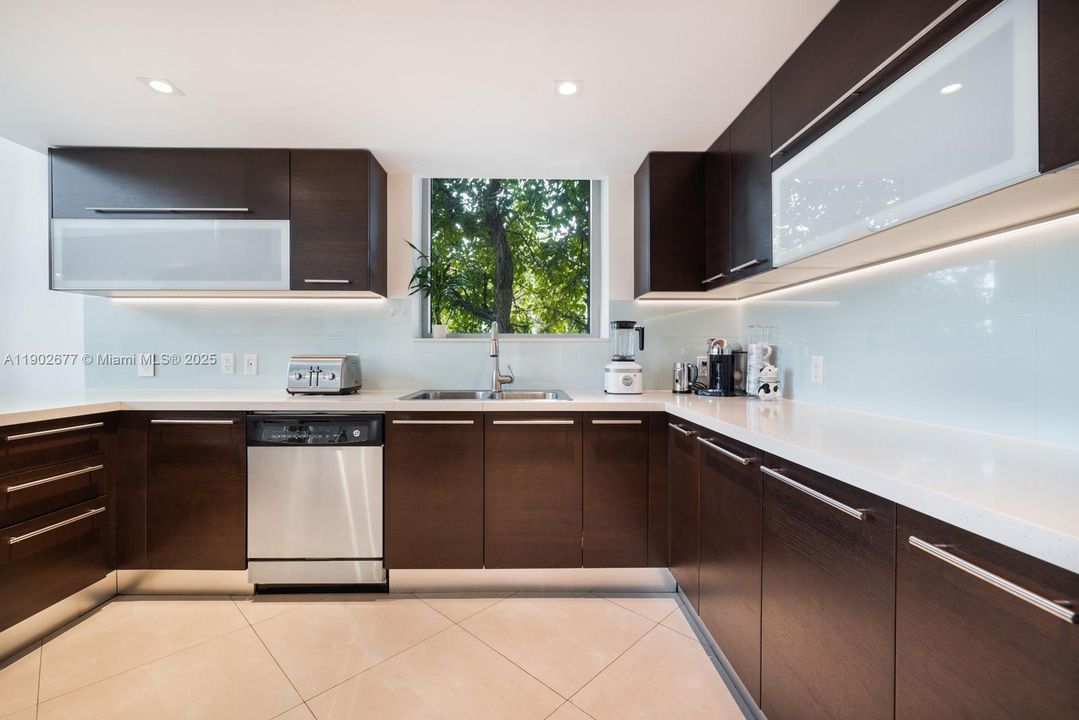 For Rent: $11,000 (4 beds, 4 baths, 2496 Square Feet)