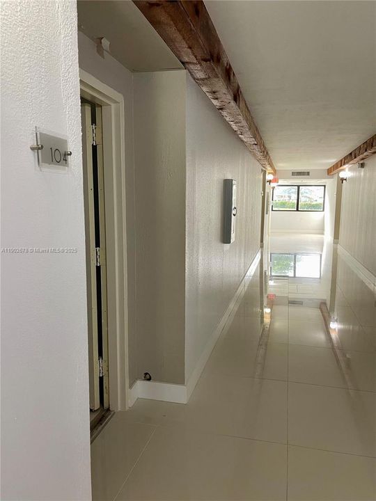 合同活跃: $2,400 (2 贝兹, 2 浴室, 1106 平方英尺)