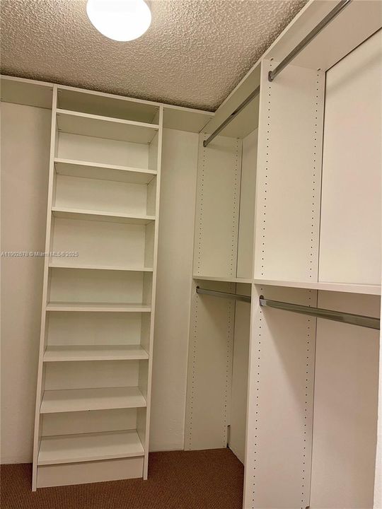 合同活跃: $2,400 (2 贝兹, 2 浴室, 1106 平方英尺)