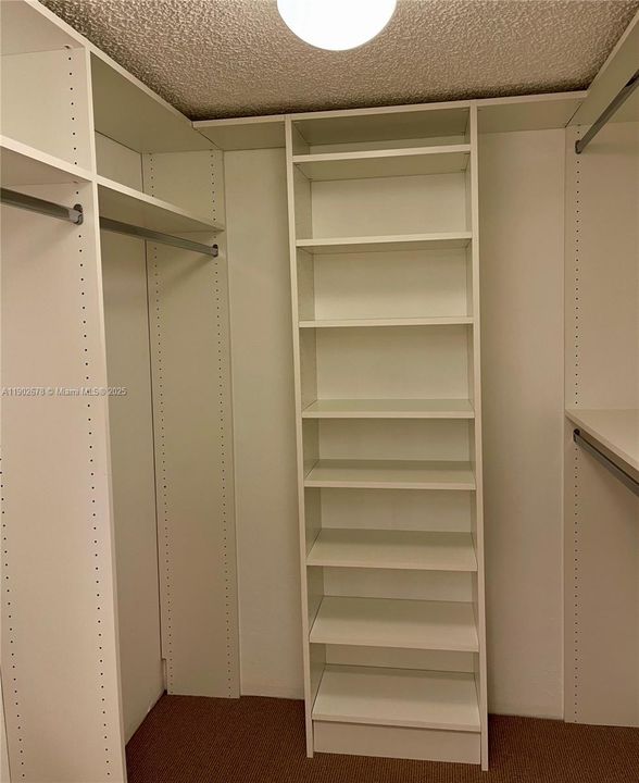 合同活跃: $2,400 (2 贝兹, 2 浴室, 1106 平方英尺)