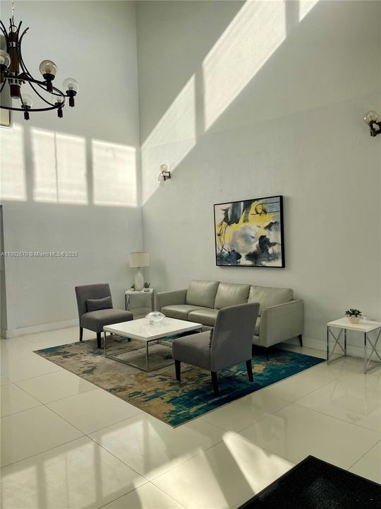 合同活跃: $2,400 (2 贝兹, 2 浴室, 1106 平方英尺)