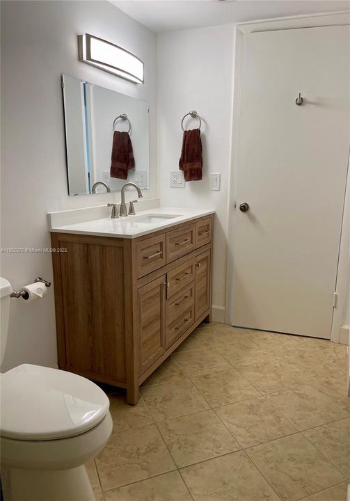 合同活跃: $2,400 (2 贝兹, 2 浴室, 1106 平方英尺)