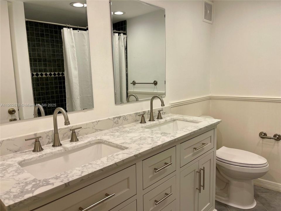 合同活跃: $2,400 (2 贝兹, 2 浴室, 1106 平方英尺)