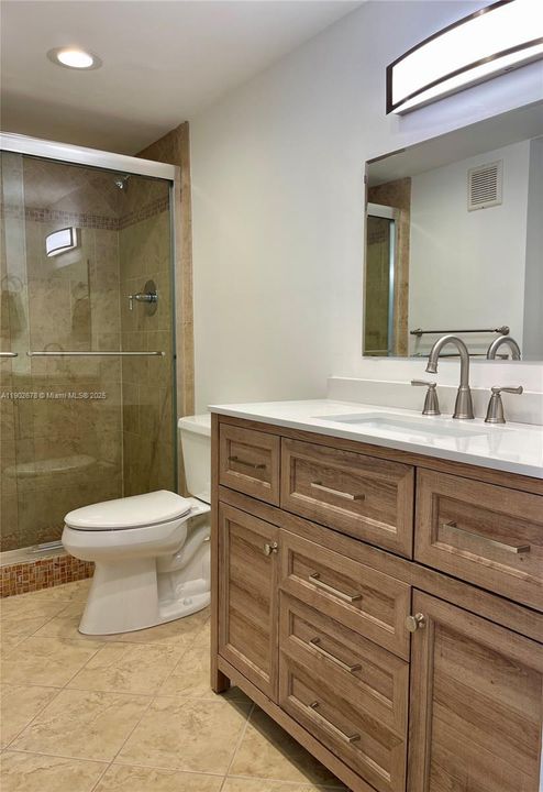 合同活跃: $2,400 (2 贝兹, 2 浴室, 1106 平方英尺)