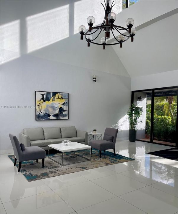 合同活跃: $2,400 (2 贝兹, 2 浴室, 1106 平方英尺)