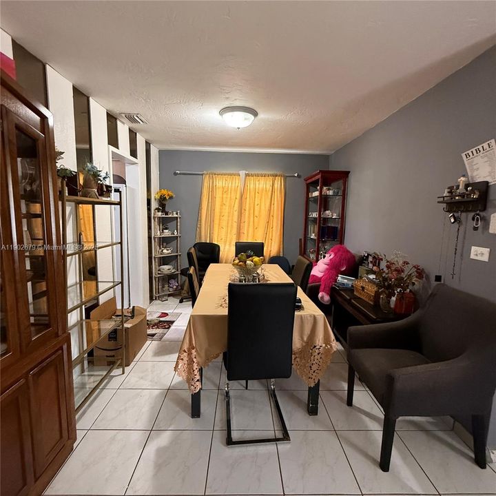 En Venta: $520,000 (3 camas, 2 baños, 1364 Pies cuadrados)