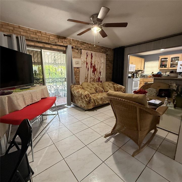 En Venta: $520,000 (3 camas, 2 baños, 1364 Pies cuadrados)