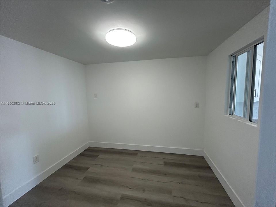 Recently Rented: $1,650 (1 beds, 1 baths, 820 Square Feet)