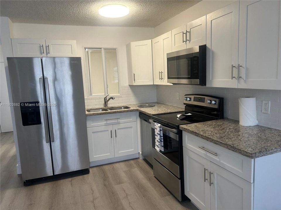 Recently Rented: $1,650 (1 beds, 1 baths, 820 Square Feet)